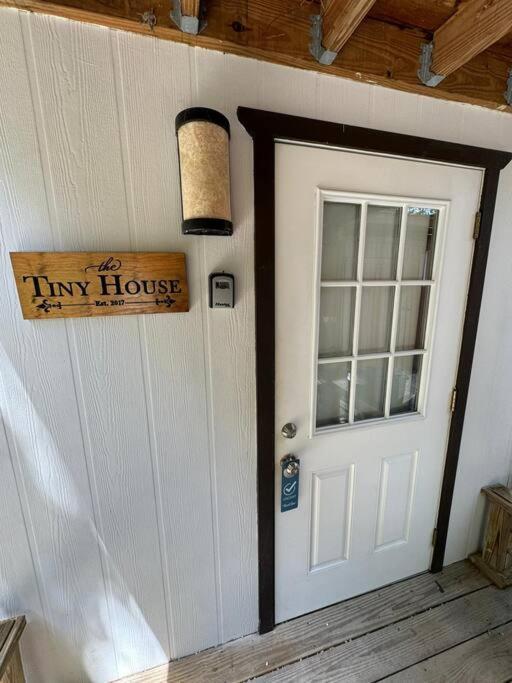 Holiday home Delightful Sukiya Tiny House! Japanese Garden In Homestead